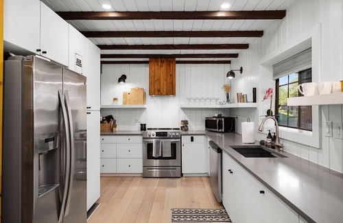 Fredericksburg Cabin | Fire Pit | Game Room | Heated Pool | Mini Golf