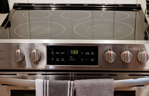 Fredericksburg Cabin | Fire Pit | Game Room | Heated Pool | Mini Golf