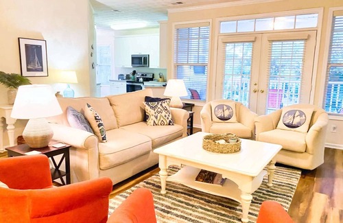 Cape Charles Condo | Fireplace, Bikes, Community Pool - Bay Bliss