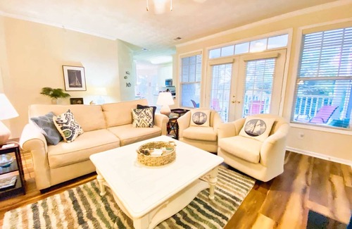 Cape Charles Condo | Fireplace, Bikes, Community Pool - Bay Bliss