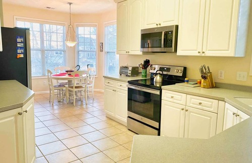 Cape Charles Condo | Fireplace, Bikes, Community Pool - Bay Bliss