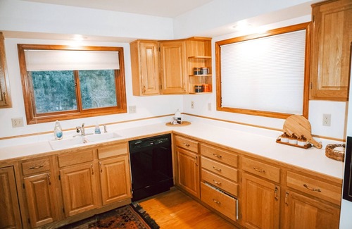 Cascade-Chipita Park House | Fireplace, Large Deck with Panoramic Views, 3BR + 3BA, new carpet and blinds