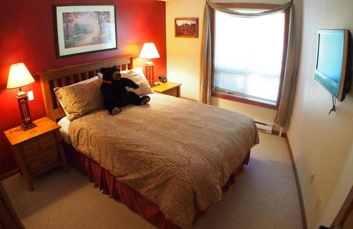 Sun Peaks Cabin | Fireside Lodge #409 By Bear Country