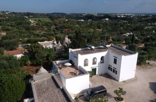 Cisternino Apartment | First floor apt. Shared, wonderful 9 metre terrace, pool and tennis court -