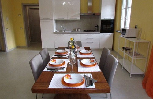 Castelvecchio Apartment | First floor apt with terrace, garden & pool in Lucca countryside