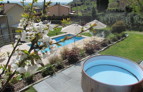 Castelvecchio Apartment | First floor apt with terrace, garden & pool in Lucca countryside