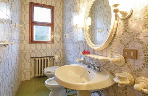 Isola Vicentina Apartment | First floor vacation apartment in a country house from the 19th century, located on a hill with beau