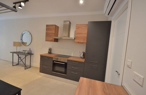 Madliena Apartment | First floor modern flat in Gzira, 30 second walk from Gzira/Sliema seafront