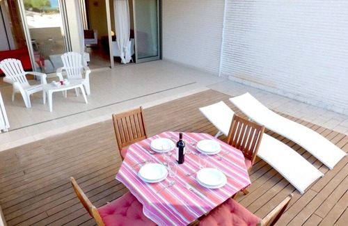 Molinell Apartment | FIRST LINE BEACH APARTMENT WITH SEA VIEWS. WIFI.