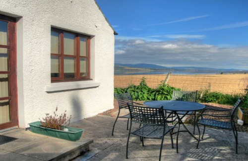Dingwall Cottage | Firth Cottage - stunning views in a peaceful but convenient location