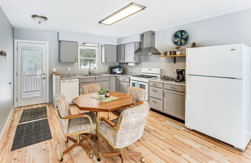 Paris Cabin | Fish & Hike: Riverfront Cabin in Paris