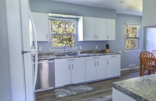 Berrien Springs House | Fisher's Fancy l Near the river & in house games!