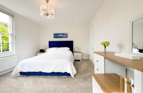 Harwich Apartment | Fisherman's Cottage - Harwich Breaks - BRAND NEW - long stays available great prices - get in touch for all bookings - cottage in harwich - beach stay