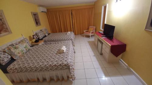 Falmouth Hotel | Fisherman's Inn Hotel on the Luminous Lagoon