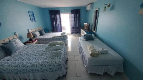 Falmouth Hotel | Fisherman's Inn Hotel on the Luminous Lagoon