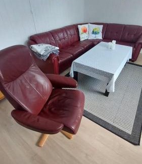 Torsken Apartment | Fishermens House, romslig ferieleilighet nær sjøen Medby Senja