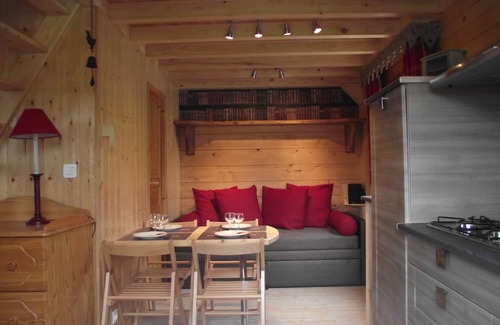 Jouillat Ski Chalet | Fishing cottage in hollow with private pond