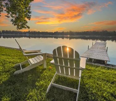 Pierceton House | Fishing Kayaks Firepit Paddleboat