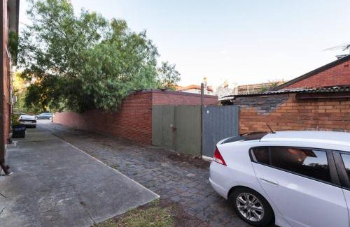 Fitzroy North Apartment | Fitzroy meets Clifton Hill at this Cosy Retreat
