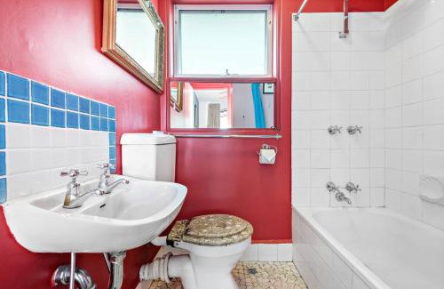 Fitzroy North Apartment | Fitzroy meets Clifton Hill at this Cosy Retreat