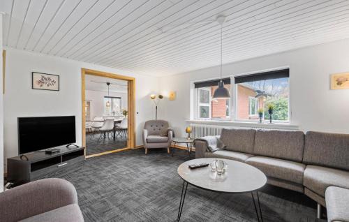 Kibaek House | Five-Bedroom Holiday Home In Kibak