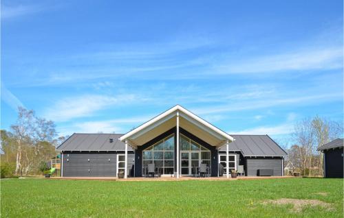 Grena Strand House | Five-Bedroom Holiday Home In Grenaa