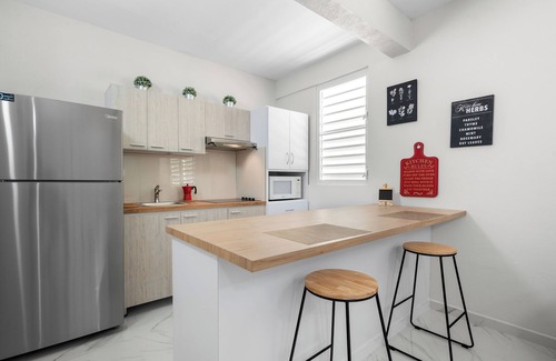 Manati Apartment | Five-star retreat | Ultra-modern | Fast wi-fi | Full kitchen