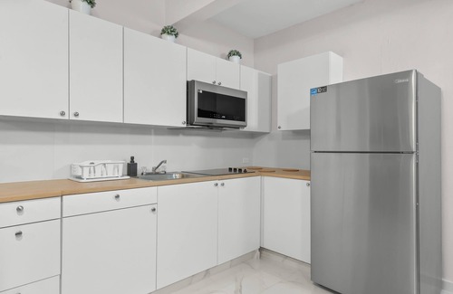 Manati Apartment | Five-star retreat | Ultra-modern | Fast wi-fi | Full kitchen