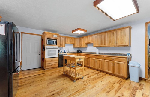 Omaha House | Flag Springs House - only 20 minutes from Branson