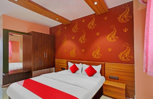 Udhna Hotel | Flagship Hotel Happy Stay