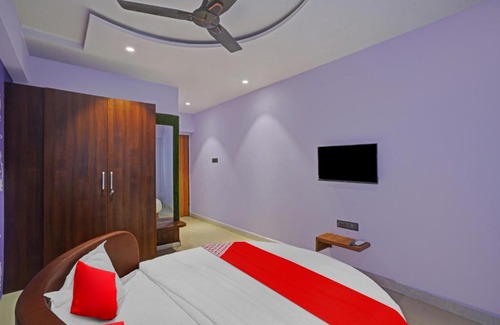 Udhna Hotel | Flagship Hotel Happy Stay