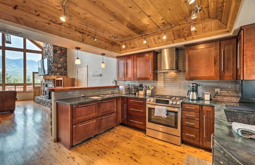 Fort Valley Cabin | Flagstaff Cabin! 5 Minutes from Snowbowl! Stunning Views on 1+ Acre. Sleeps 8!