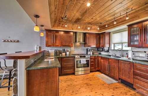 Fort Valley Cabin | Flagstaff Cabin! 5 Minutes from Snowbowl! Stunning Views on 1+ Acre. Sleeps 8!