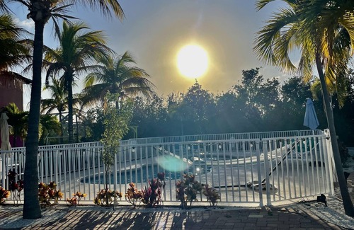 Summerland Key Cottage | FLAMINGO COTTAGE - Summer vacationnLobster and Fishing season- sleeps 4