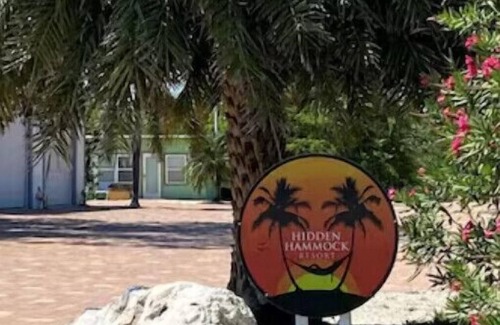 Summerland Key Cottage | FLAMINGO COTTAGE - Summer vacationnLobster and Fishing season- sleeps 4