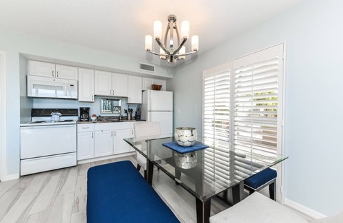 Longboat Key Condo | Flash sale late Oct - Nov 50 ft from sand, Private Island 125 +review