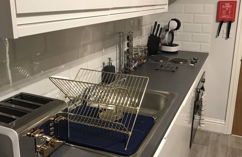 Reading Apartment | Flat 1 Helena House, 1-Bed, Sleeps 2, Garden