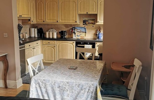 South Cliff Apartment | Flat 12 Sebastian Court Esplanade Gardens