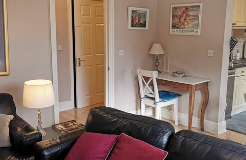 South Cliff Apartment | Flat 12 Sebastian Court Esplanade Gardens