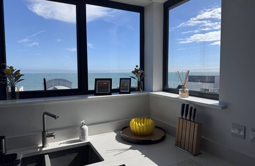 Hythe Cottage | FLAT 4 - PENTHOUSE, family friendly, country holiday cottage in Hythe