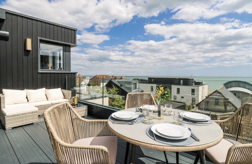 Hythe Cottage | FLAT 4 - PENTHOUSE, family friendly, country holiday cottage in Hythe