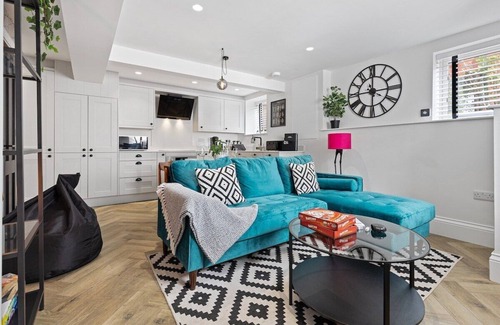 Roundhay Apartment | Flat B Stunning 2 bed in Roundhay, EV charging