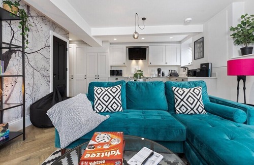 Roundhay Apartment | Flat B Stunning 2 bed in Roundhay, EV charging