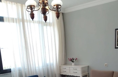 Cumhuriyet Apartment | Flat Close to Sea with Balcony in Seferihisar