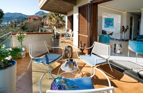 Mazzeo Apartment | Flat directly on the beach Terrace and shared pool