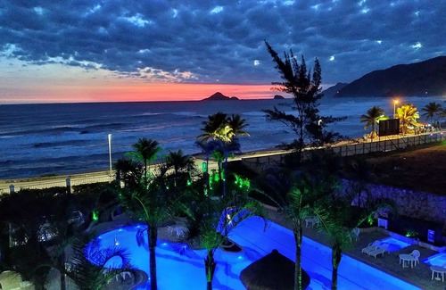 Recreio dos Bandeirantes Resort | flat foot on the sand