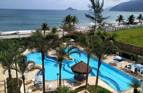 Recreio dos Bandeirantes Resort | flat foot on the sand