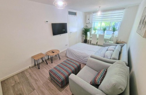 Latchmere Apartment | Flat in Battersea, 5 minutes from Clapham Junction Station