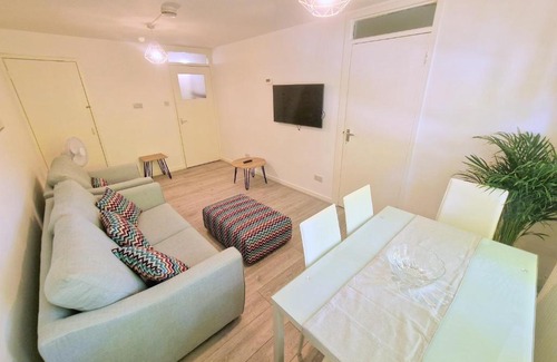 Latchmere Apartment | Flat in Battersea, 5 minutes from Clapham Junction Station