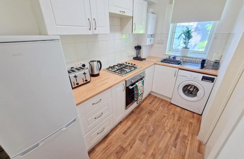 Latchmere Apartment | Flat in Battersea, 5 minutes from Clapham Junction Station